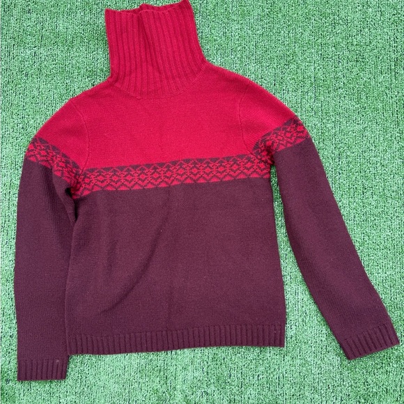 Eddie Bauer 100% lambswool Women's Red and Maroon Turtleneck Sweater - Picture 3 of 6